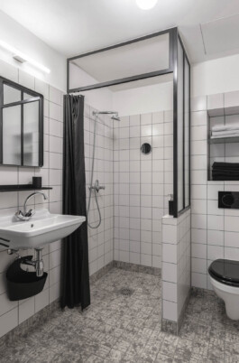 Bathroom renovation by Ivo Jelinek from Amsterdam's design studio IJarchitecture 