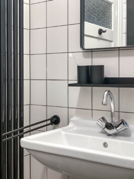 Bathroom renovation by Ivo Jelinek from Amsterdam's design studio IJarchitecture 