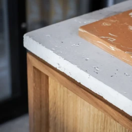 Detail of white concrete countertop on bespoke oak counter at Saint-Jean Bakery in Amsterdam by IJarchitecture. 